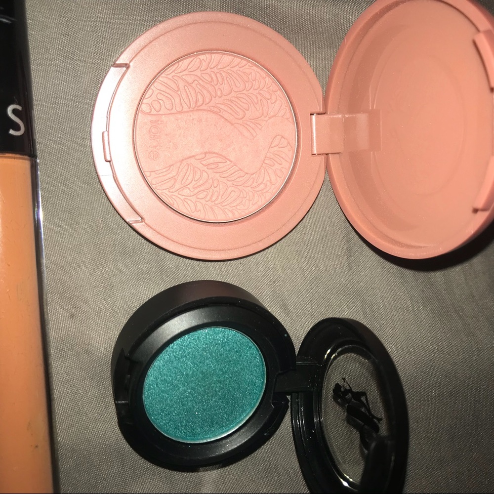 Makeup bundle - Picture 4 of 4